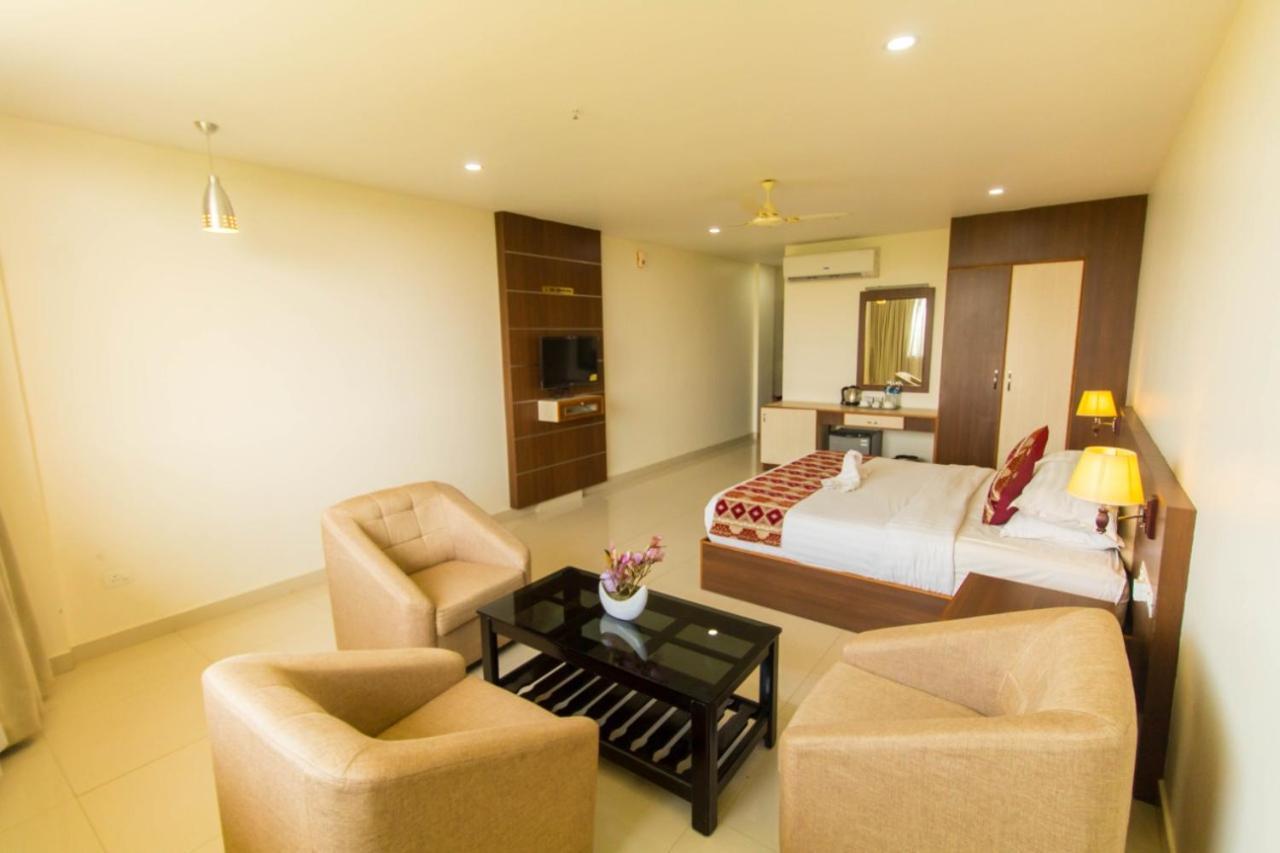 Miracle Residency Hotel Kizhake Chalakudi Bagian luar foto