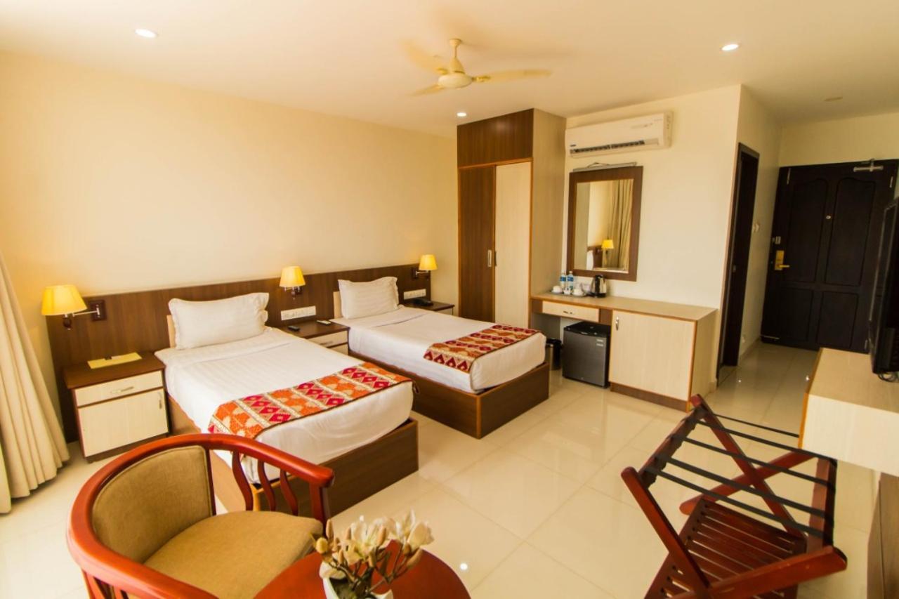 Miracle Residency Hotel Kizhake Chalakudi Bagian luar foto