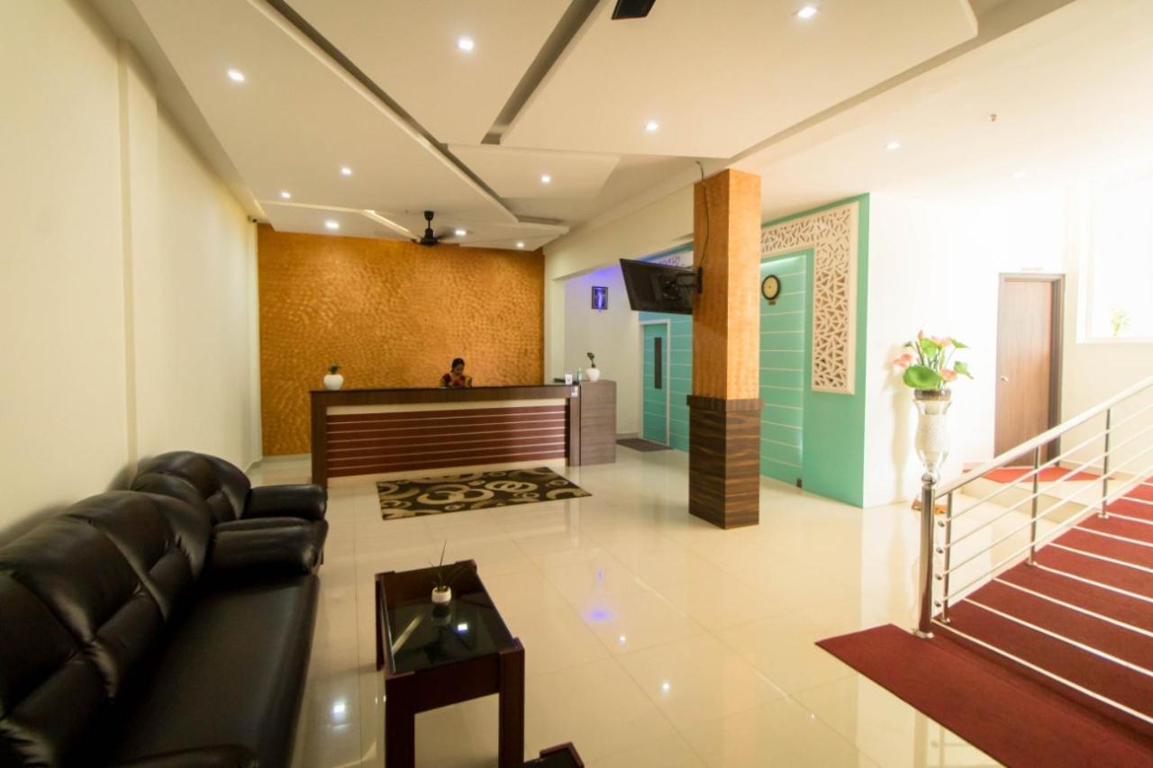 Miracle Residency Hotel Kizhake Chalakudi Bagian luar foto