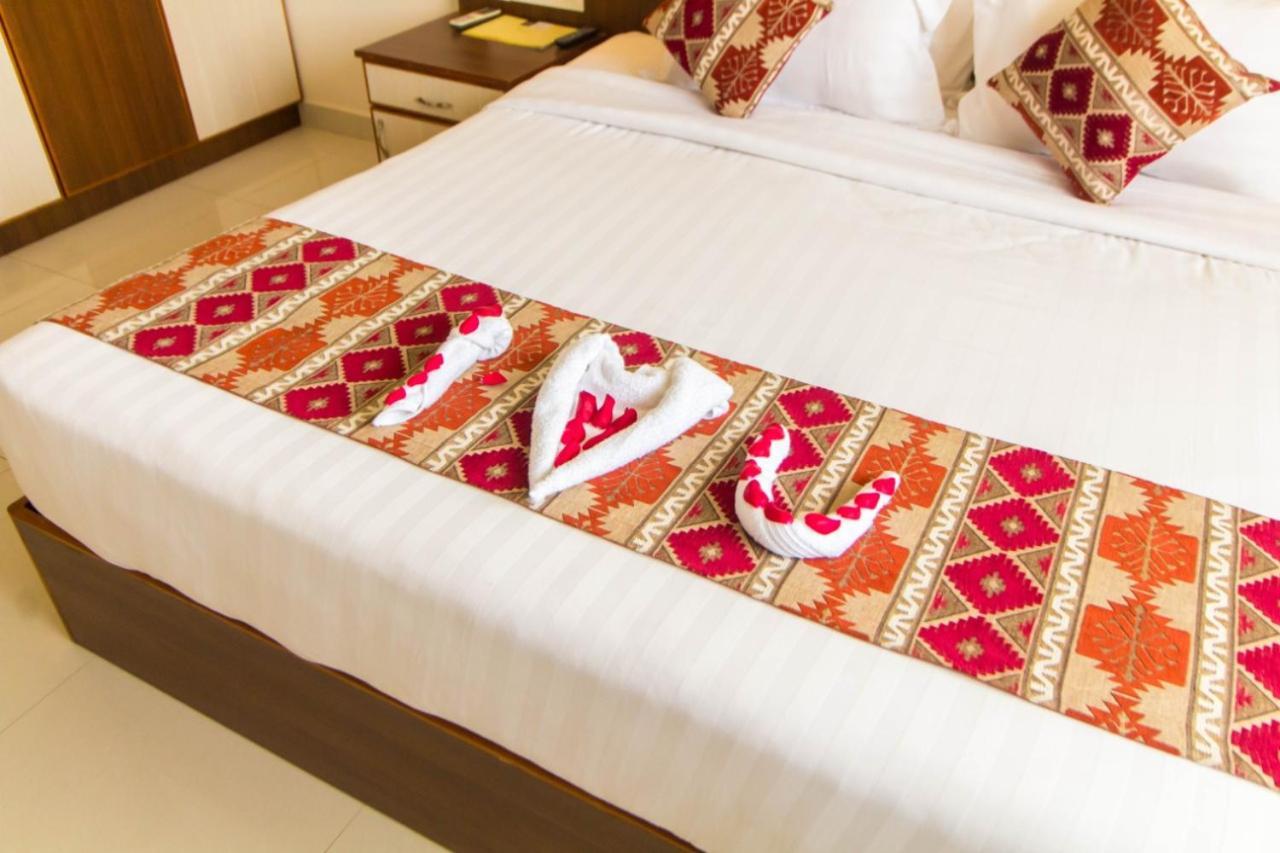 Miracle Residency Hotel Kizhake Chalakudi Bagian luar foto