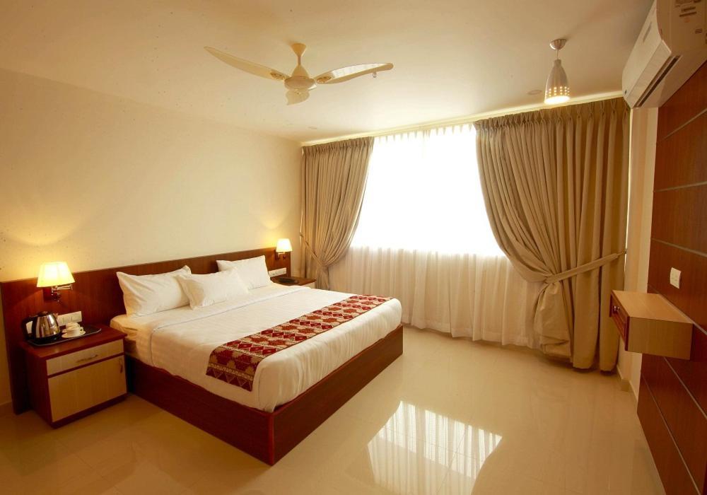 Miracle Residency Hotel Kizhake Chalakudi Bagian luar foto