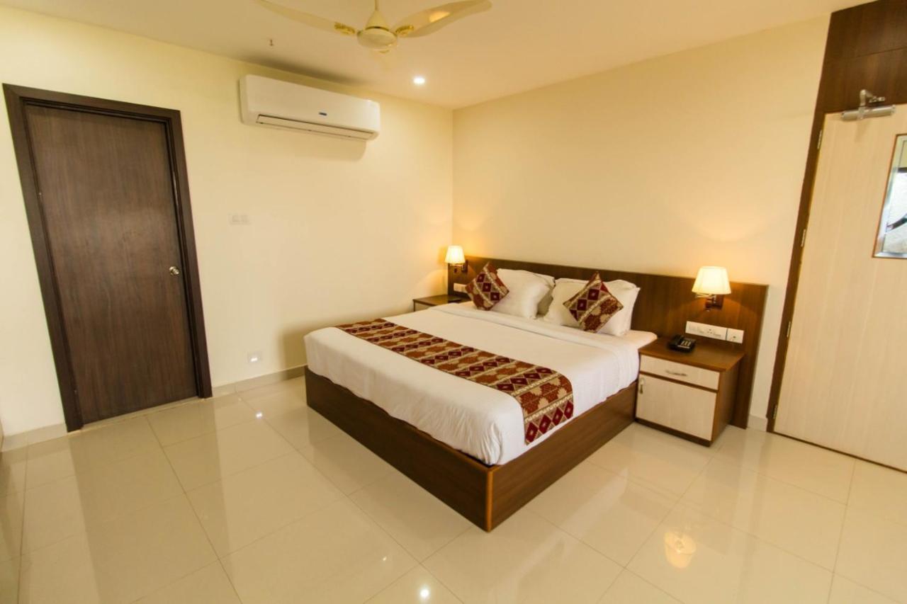 Miracle Residency Hotel Kizhake Chalakudi Bagian luar foto