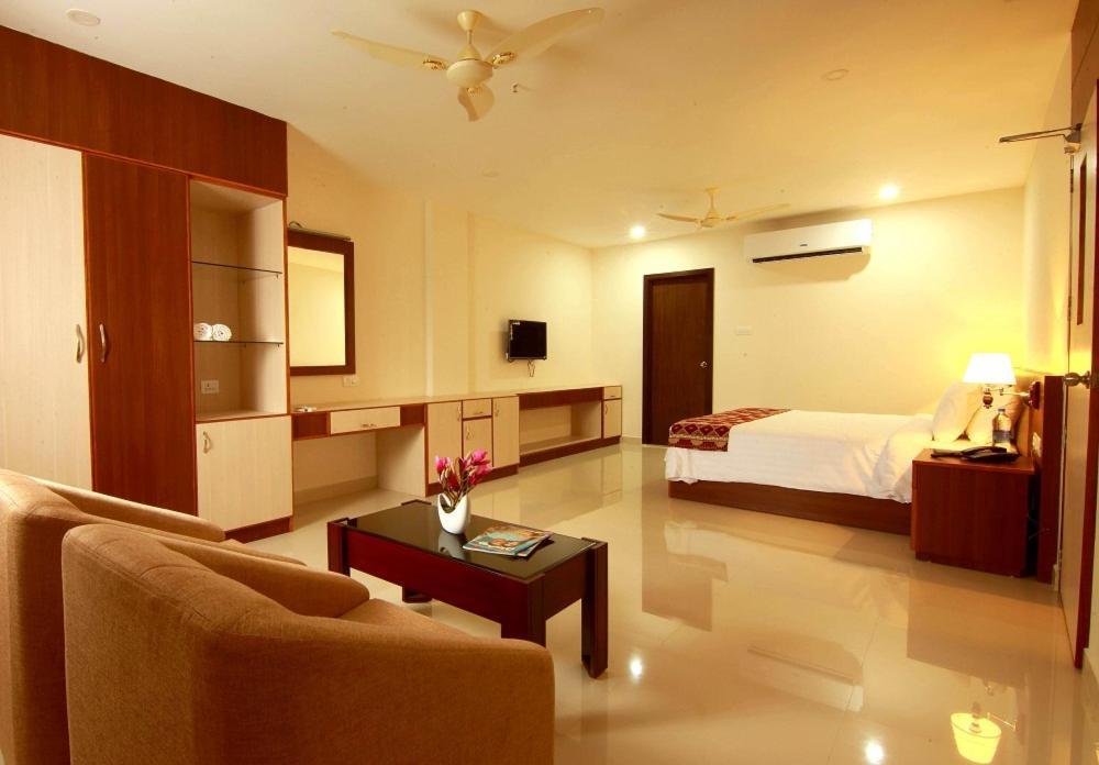 Miracle Residency Hotel Kizhake Chalakudi Bagian luar foto