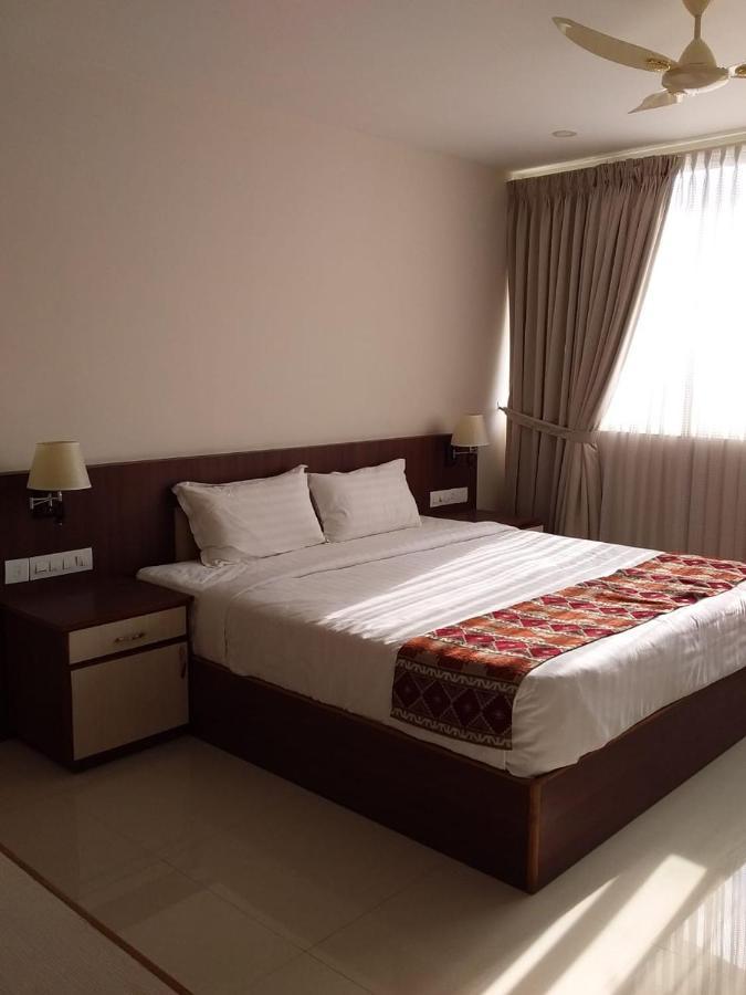 Miracle Residency Hotel Kizhake Chalakudi Bagian luar foto